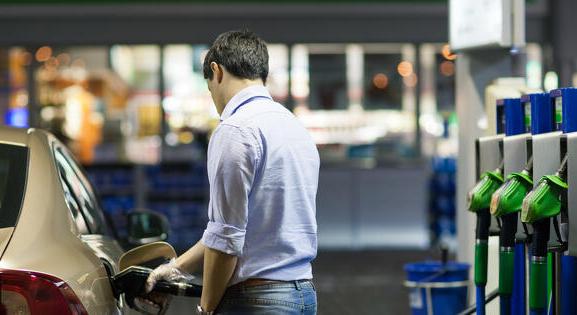 Gyönyörű kép fogadja, ha kedden begördül egy benzinkútra