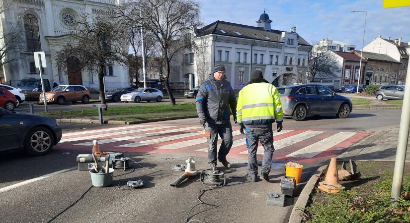 Nyíregyházi autósok, figyelem! Óvatosan ezeknél az okoszebráknál!