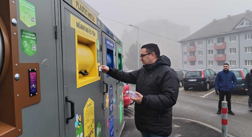 Napokon belül beüzemelik az új digitális hulladéktárolókat Csíkszeredában