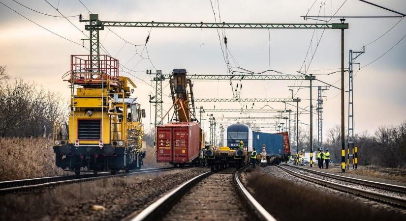 Kisiklott vonat miatt változik a Szegedet érintő vasútvonalakon a menetrend