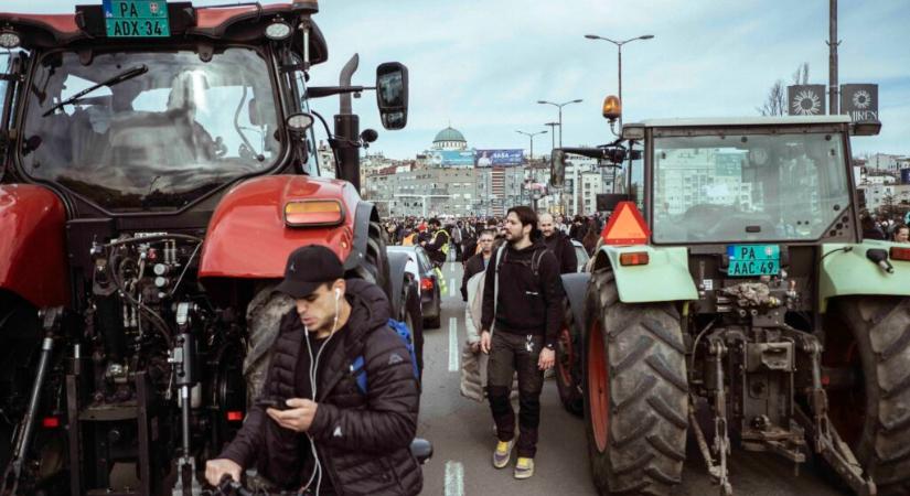 Nem teljesítették a követeléseket, blokád alatt Belgrád legforgalmasabb csomópontja (Fotóriport)