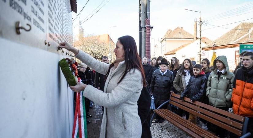 Több száz embert hurcoltak el egykor Abonyból, a tragikus időszakra emlékezett a város – galériával