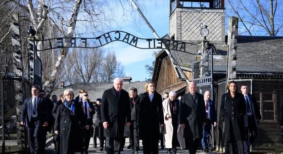 A haláltábor felszabadításának 80. évfordulójára emlékeznek Auschwitzban – élő