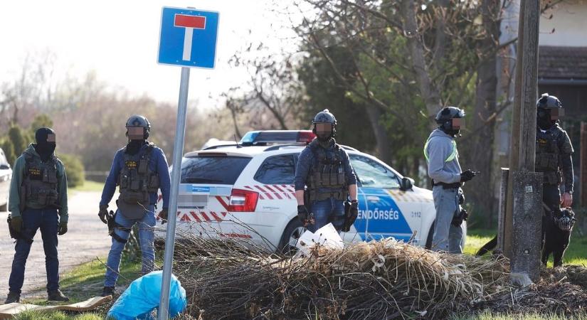 Puskával a hátán, csuromvizesen kapta el a menekülő halőrt a TEK