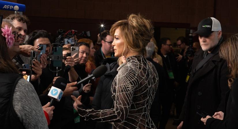 Jennifer Lopez ellopta a show-t a Sundance Filmfesztiválon: szexi, átlátszó ruhában lépett a vörös szőnyegre - fotók