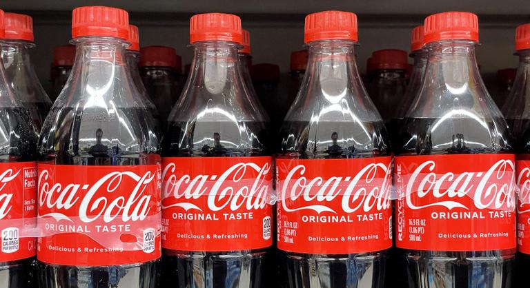 Vegyi anyag került az üdítőkbe, visszahívja egyes termékeit a Coca-Cola Európában