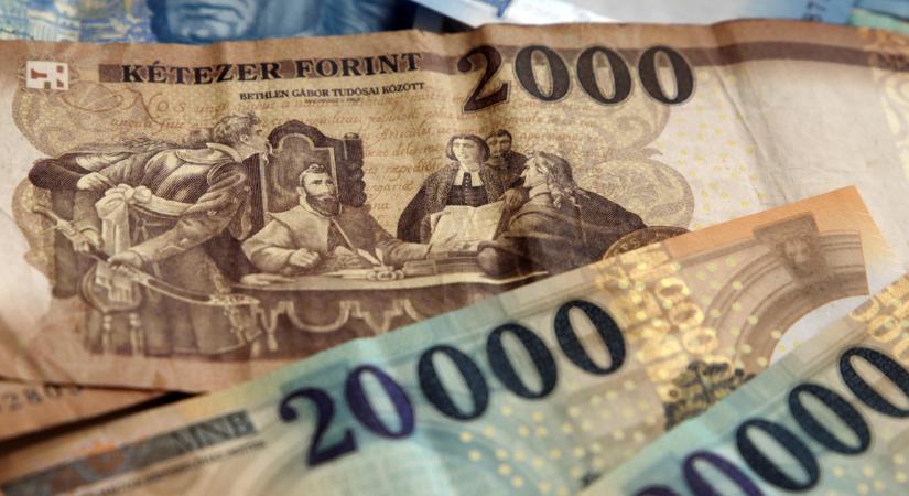 Tovább vergődik a gödör mélyén a forint