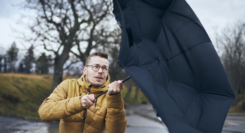 Kiadták a riasztást: durva szél lehet ma két megyében is, mutatjuk, kik nem ússzák meg