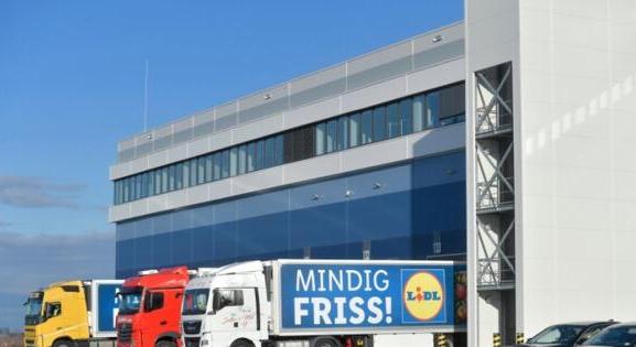 Csökkenti az egyik legfontosabb alapélelmiszer árát a Lidl