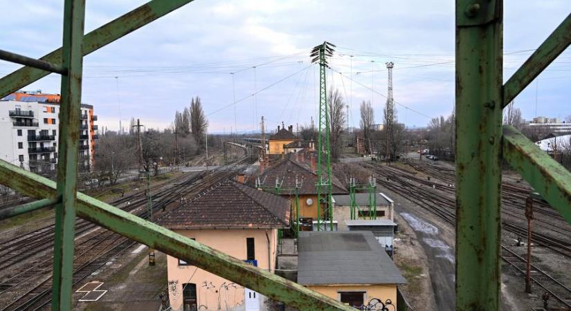 Magyar Péter szerint a Tisza Párt megszavazza a főváros elővásárlási jogát, kész tüntetést hirdetni mini-Dubaj ellen