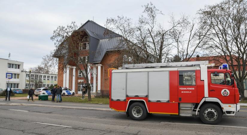 Bombariadó van egy tiszaújvárosi technikumban