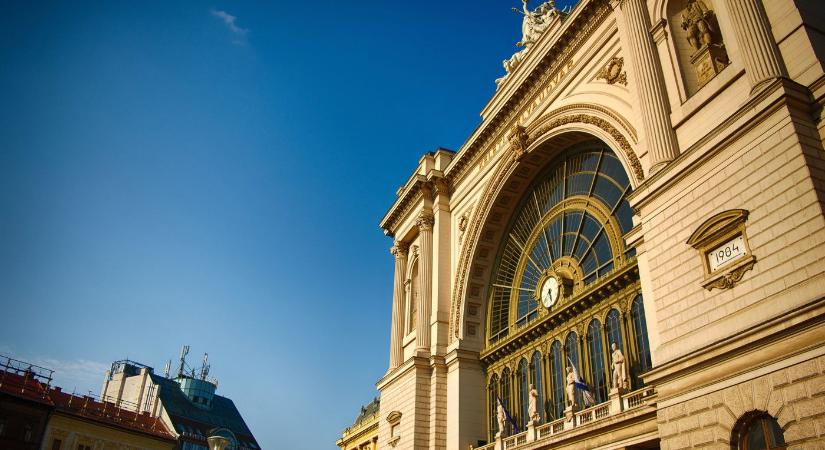 Felmásztak a Keleti Pályaudvar tetejére, szédítő magasságba vezettek az évszázados falépcsők