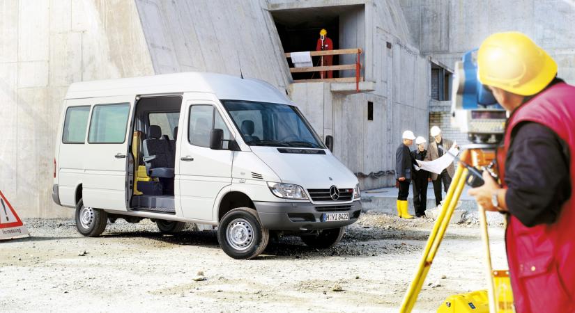 A munkagéptől a lakóautóig bármi lehet – 30 éves a Mercedes Sprinter