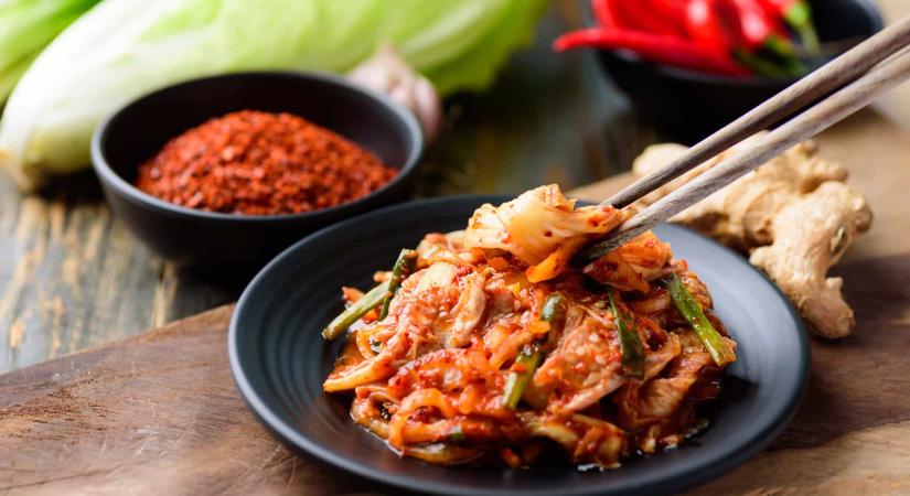 Így készül a kimchi, a fermentált koreai káposzta (vegán recept)