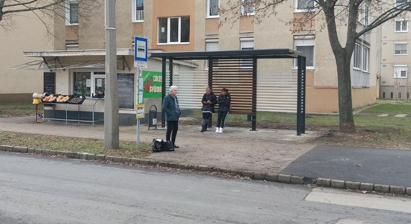 Két új buszmegállót vehetnek birtokba az oroszlányiak