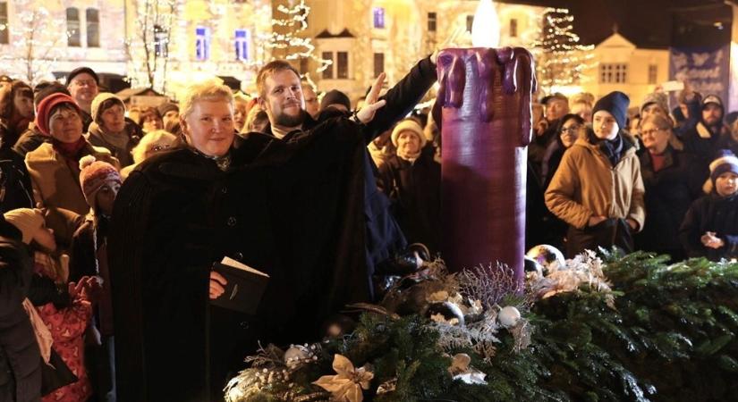 Bár hívták őket, a győri Fidesz egyszer sem vett részt a város adventi gyertyáinak meggyújtásán