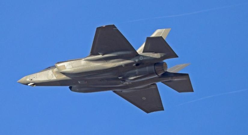 Lezuhant és felrobbant egy F–35-ös vadászgép  videó