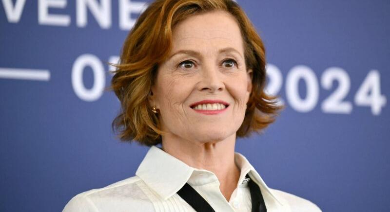 Klímaaktivisták szakították félbe Sigourney Weaver előadását a londoni West Enden