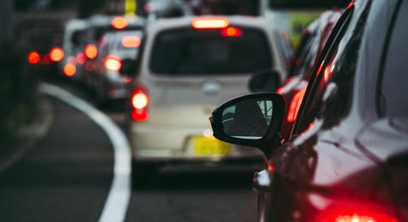 Íme az első európai ország, ahol teljesen eltűnhetnek az utakról a benzines és a dízeles autók