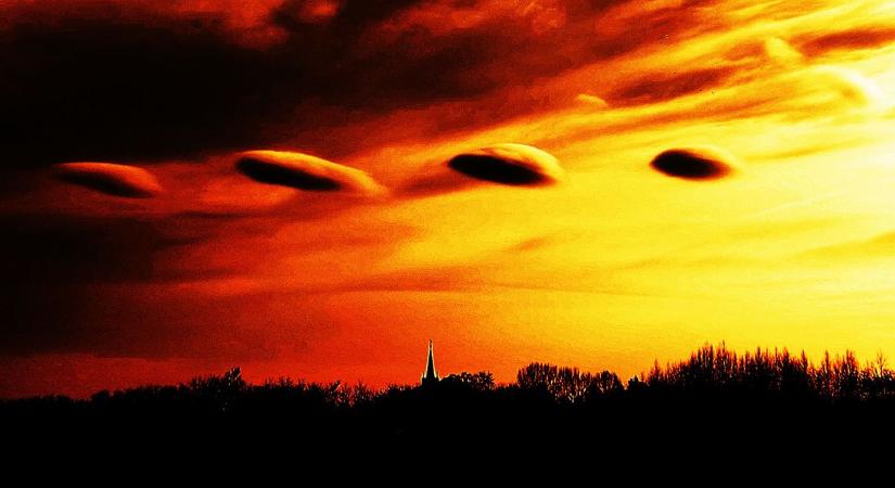 UFO-k jelentek meg Zsurk fölött? Elképesztő felvétel! Egyszerre 4 is megjelent!