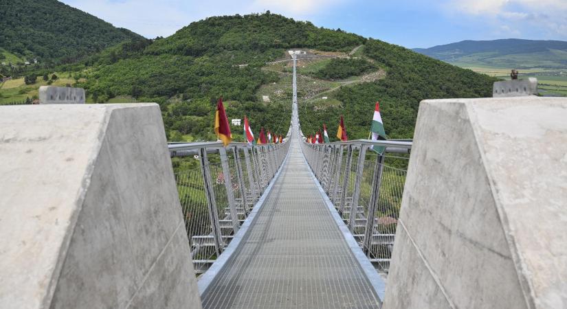 A Nemzeti összetartozás hídja lett a világ leghosszabb fesztávolságú gyalogos függőhídja