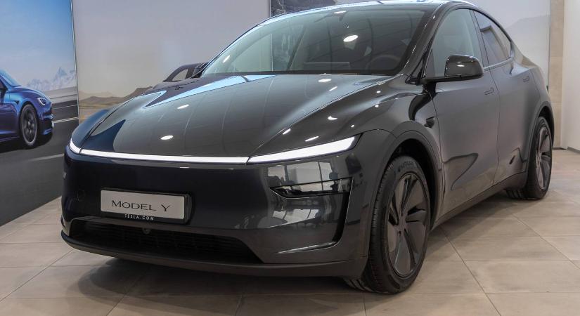 Megszaglásztuk, megtaperásztuk a legújabb Teslát - Bemutató: Tesla Model Y (Juniper) – 2025.