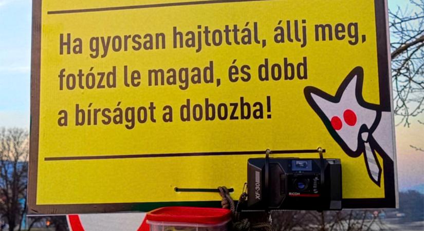 Ezzel rukkolt elő a Kutyapárt: Becsületkasszás traffipaxot telepítettek Szentendrén