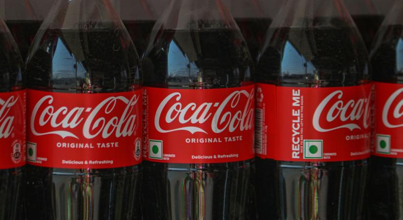 Újabb országokat érint a Coca-Cola nagyszabású visszahívási akciója