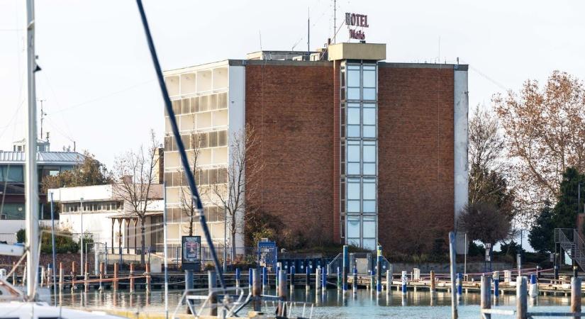 Végleg eltűnt a Móló Hotel Siófokon