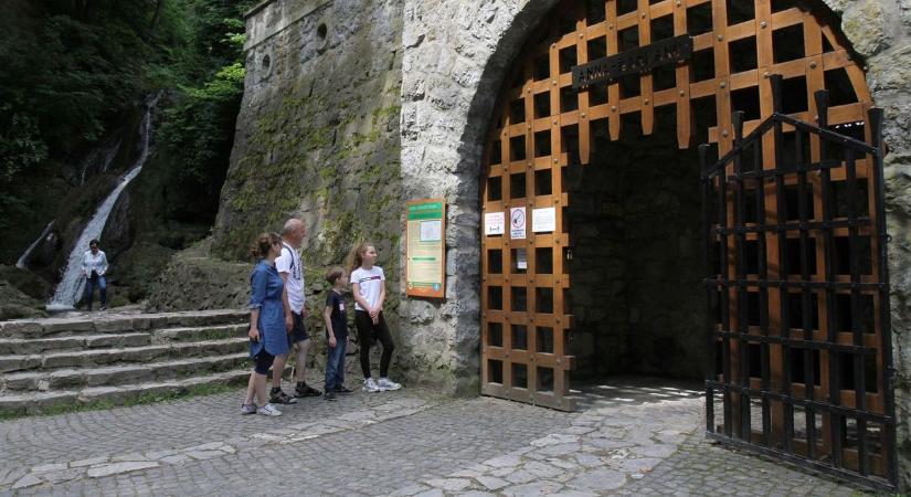 Bezárnak a lillafüredi barlangok