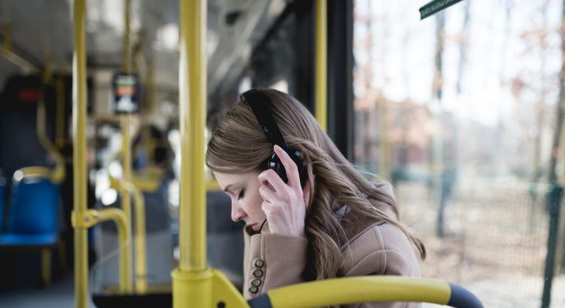 "Véletlenül pillantottam oda..." - Előkerült a kukac az 5-ös buszon