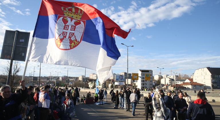 „1, 2, három hidat foglalunk el” – a szerbiai diákok szójátékkal folytatják a tiltakozást