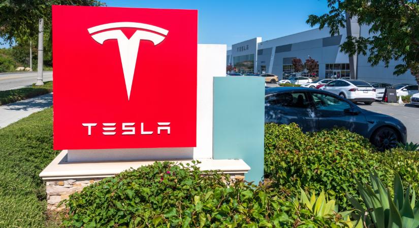 Itt a bejelentés, érkezik a filléres Tesla: letarolhatja az autópiacot, mit lépnek a kínaiak?