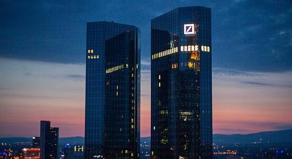 Akkora slamasztikában van a Deutsche Bank, hogy már a 2025-ös évre is máshogy terveznek