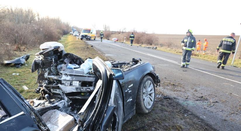 Súlyos sérültje is van a hosszúhetényi balesetnek – GALÉRIA