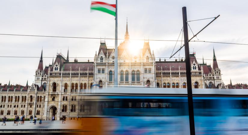 Tolongtak ma a befektetők a magyar államkötvényekért, sokkal többet adott el az ÁKK a tervezettnél