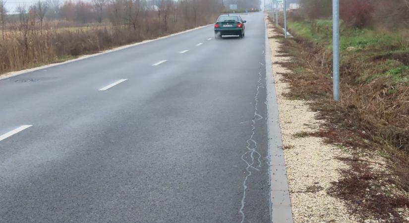 Még egy év sem telt el, és darabokra esik a város új útja