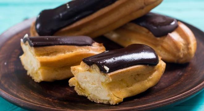 Csokis-vaníliás éclair, a pillekönnyű töltött fánk