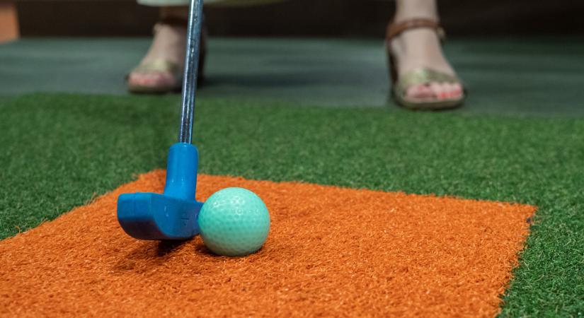 Agyad eldobod: ennyibe kerül az indoor minigolf Budapesten, egyre többen kattannak rá