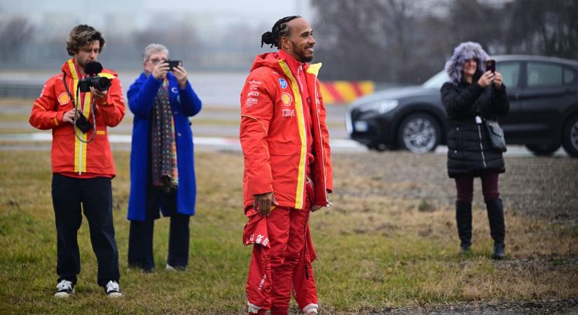 Hamilton akaratlanul, de borsot tört Leclerc orra alá