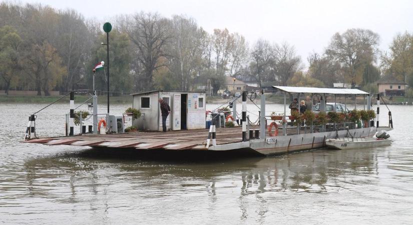 Ezért nem jár a komp Tiszacsege és Ároktő között