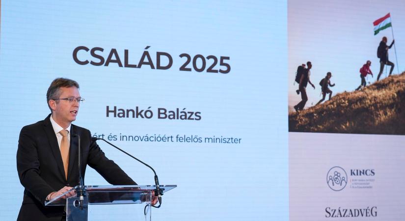 Hankó Balázs: Brüsszelben „családüldözés” folyik