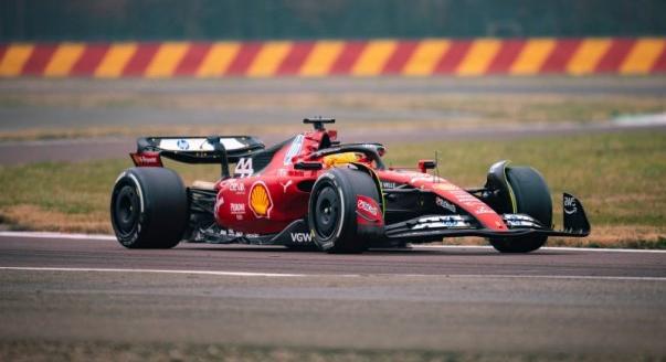 Kiderült a Ferrari neve, nem egyeztetett az FIA: a nap F1-es hírei