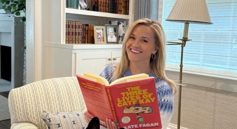 Reese Witherspoon könyvespolcát akarja most mindenki – egyszerűen mesés