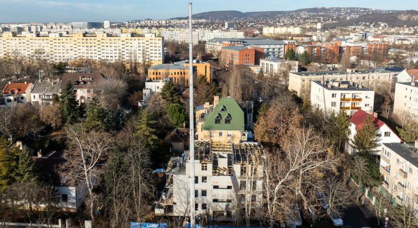 Egyedi szerkezetek előregyártással Újbuda kertvárosának tízlakásos társasházában