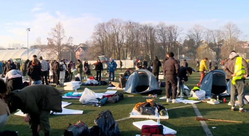 A szabad ég alatt és sátrakban aludtak, de már úton vannak Újvidékre a belgrádi egyetemisták