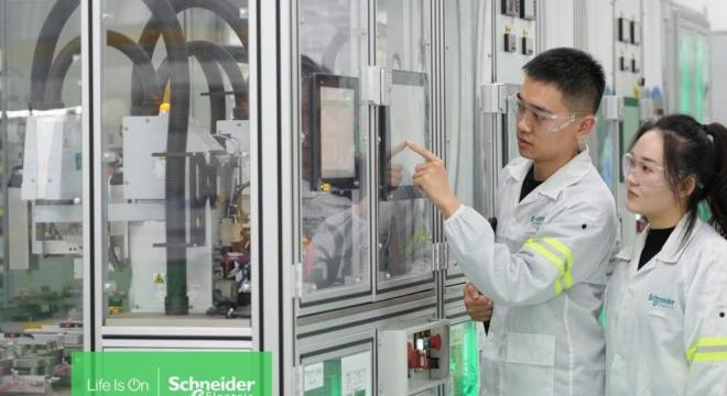 Újabb Schneider Electric üzem lett Példakép