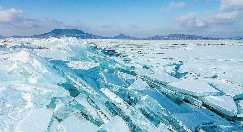 Túra a Balaton jegén – 54 órán át gyalogoltak