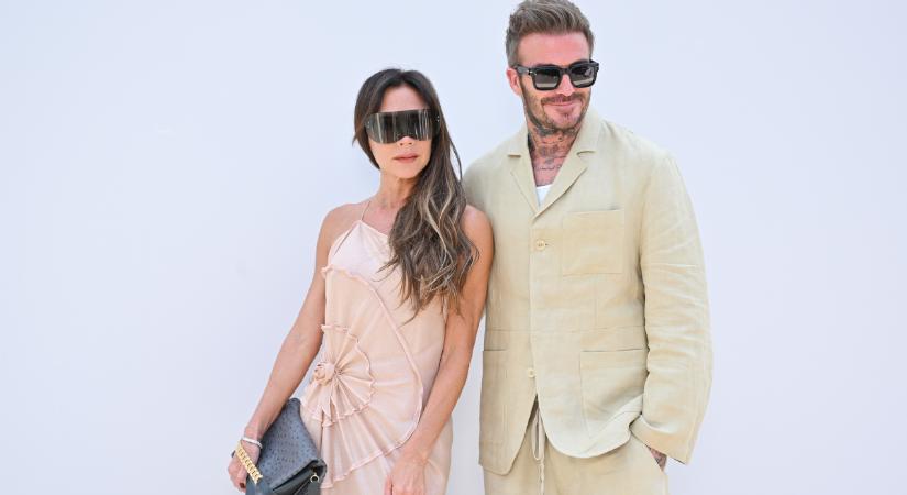 Victoria Beckham meztelenruhában gálázott férje oldalán: David Beckham nem is pózolhatott volna mellette büszkébben