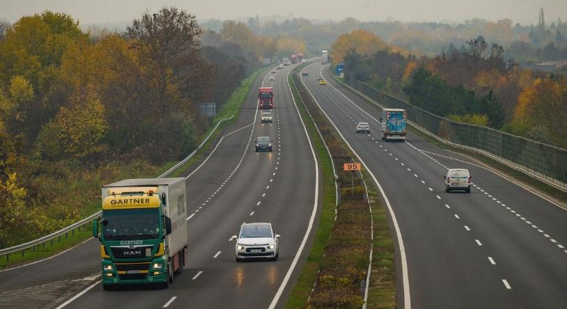 Komoly kihívással néztek szembe, életveszélyes helyzetben segítettek a NAV-osok az M3-ason